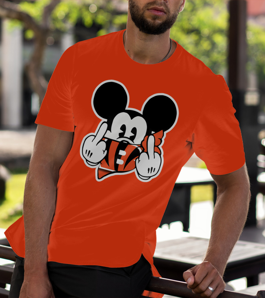 Cincinnati Bengals 29 Mickey Mouse Football Fan Gesture T-Shirt