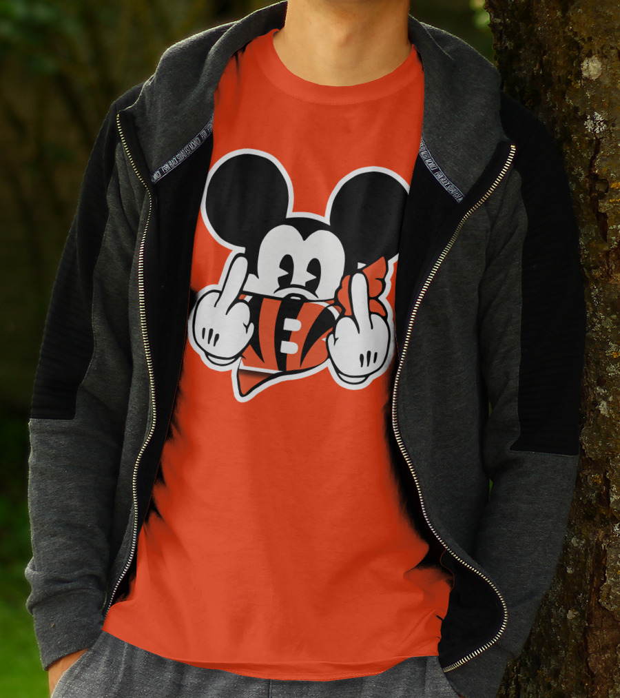 Cincinnati Bengals 29 Mickey Mouse Football Fan Gesture T-Shirt