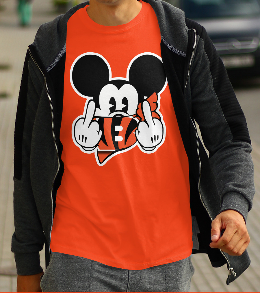 Cincinnati Bengals 29 Mickey Mouse Football Fan Gesture T-Shirt