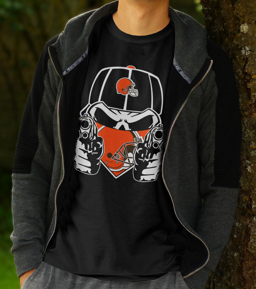 Cleveland Browns Helmet And Dual Pistols T-Shirt