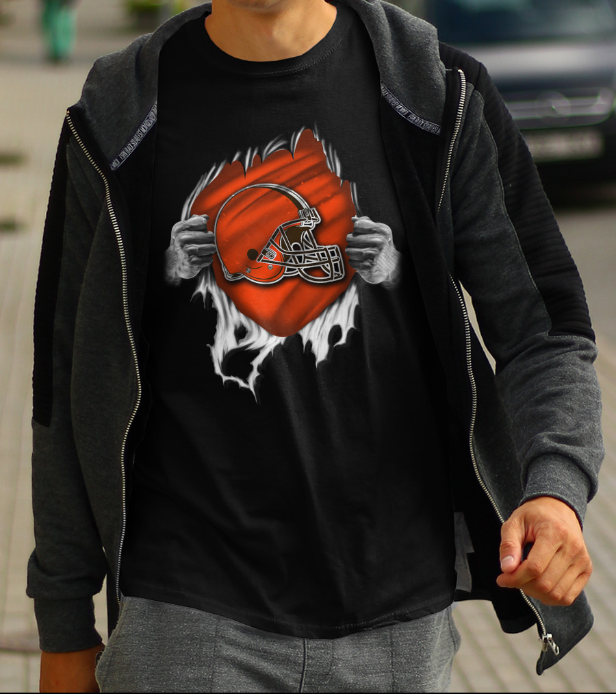 CLEVELAND BROWNS Torn Helmet Ripped T-Shirt