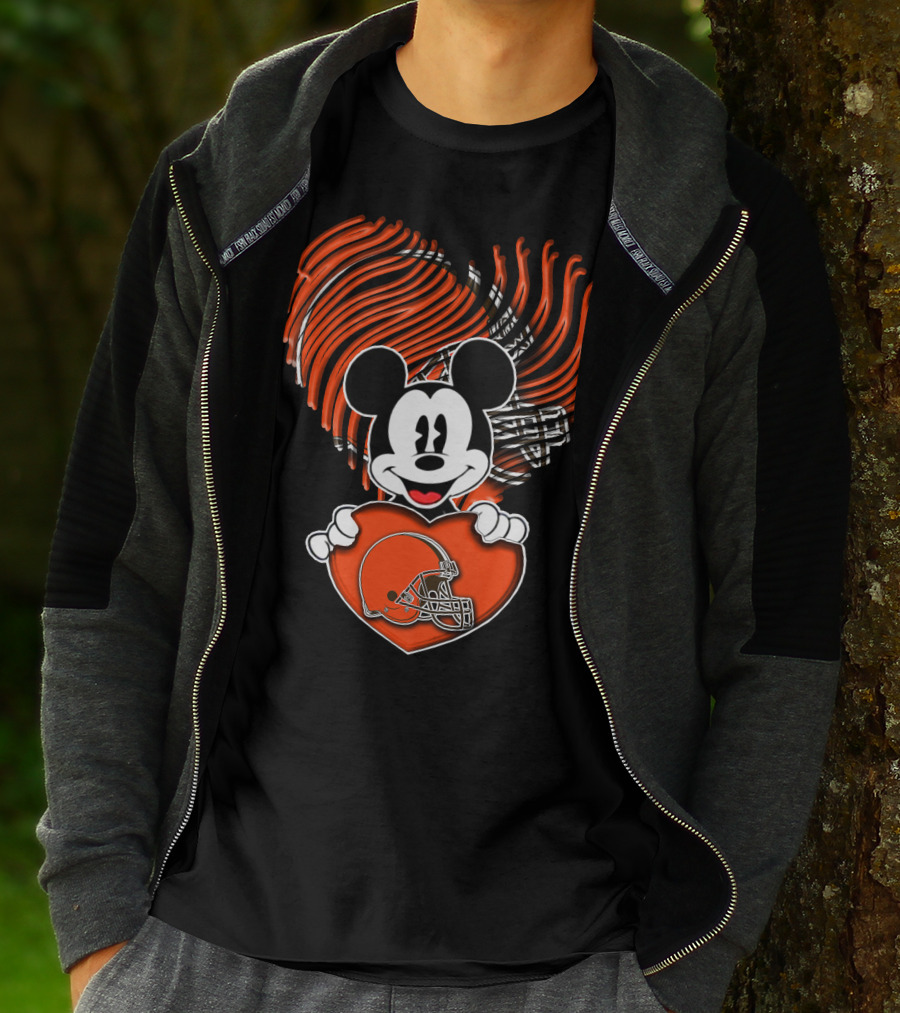 Mick Holding Cleveland Browns Heart Fingerprint Background T-Shirt