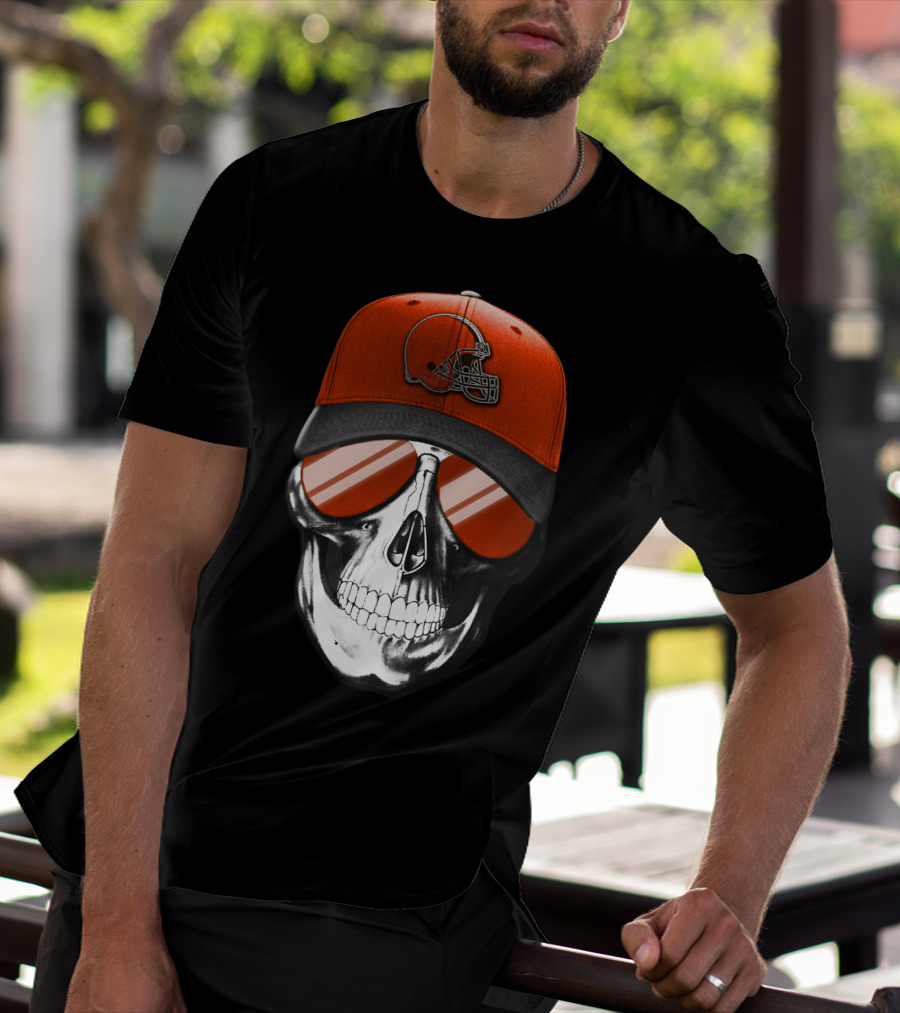 Cleveland Browns Skull With Football Helmet Hat And Sunglasses T-Shirt