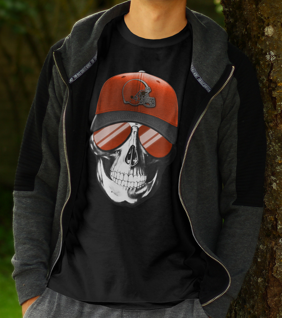 Cleveland Browns Skull With Football Helmet Hat And Sunglasses T-Shirt