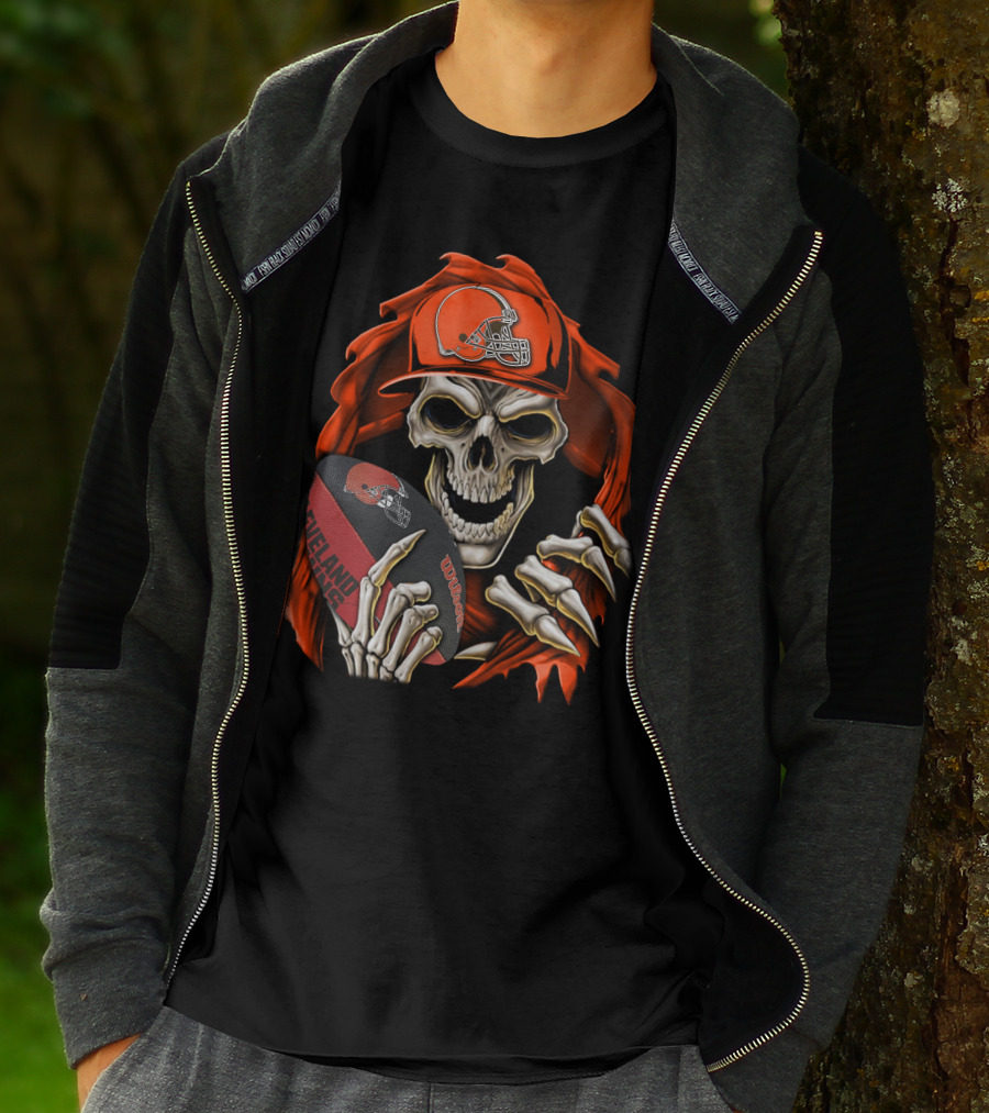 Skullbong Cleveland Browns Skeleton Holding Football T-Shirt