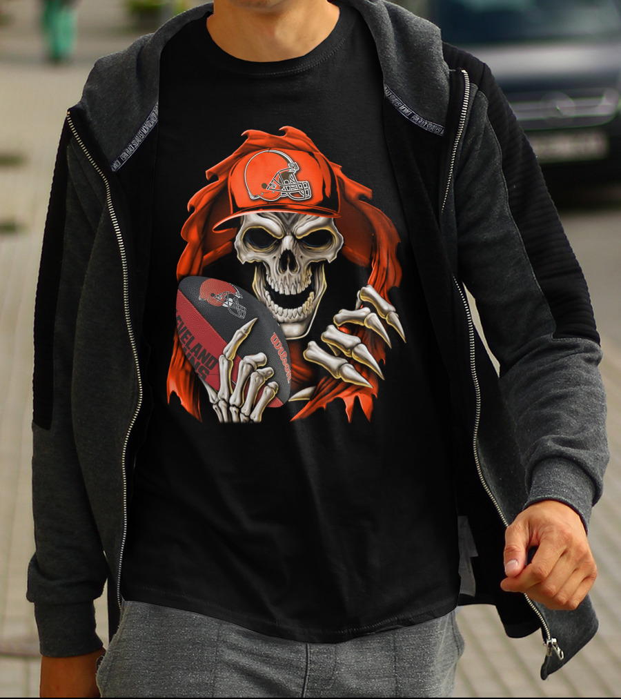 Skullbong Cleveland Browns Skeleton Holding Football T-Shirt