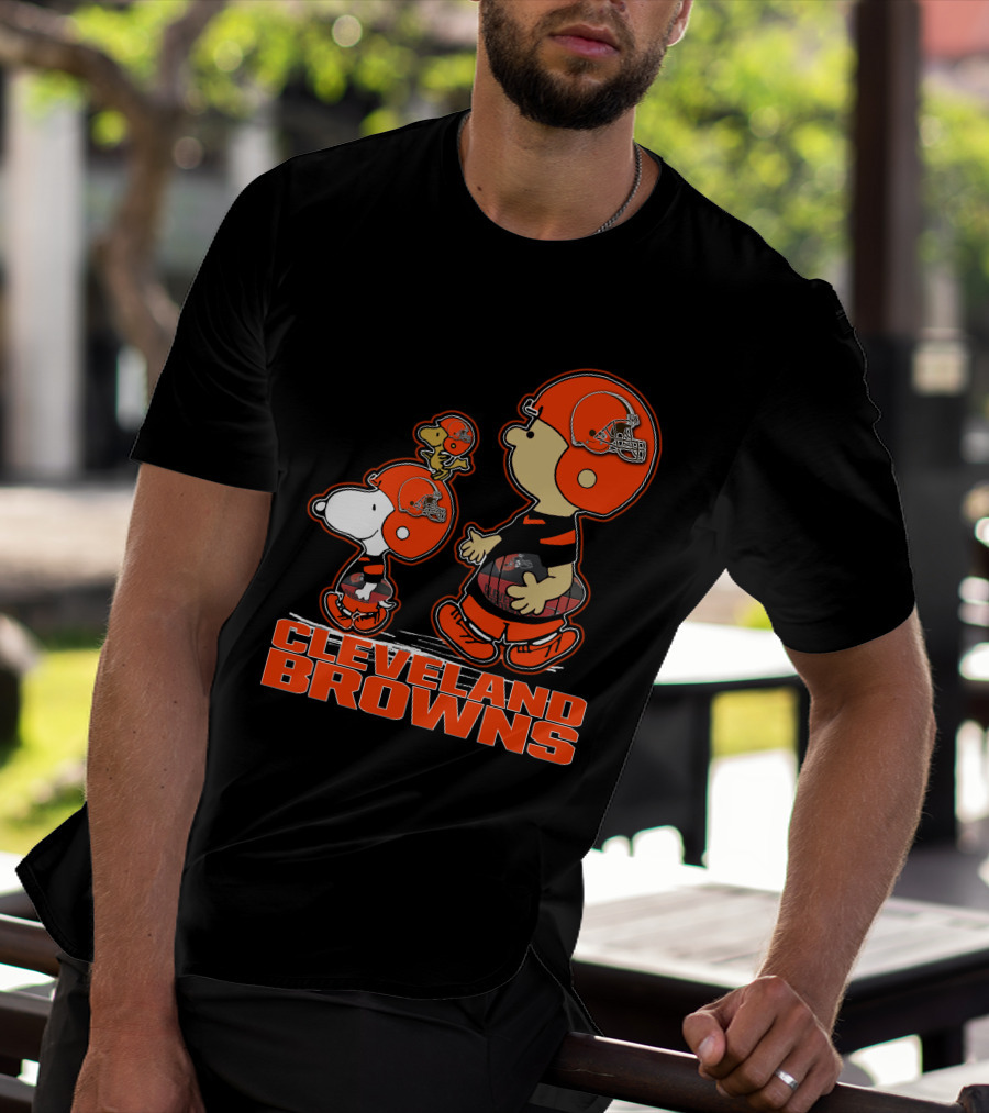 Snpfootball CLEVELAND BROWNS Peanuts Characters Football Helmets T-Shirt