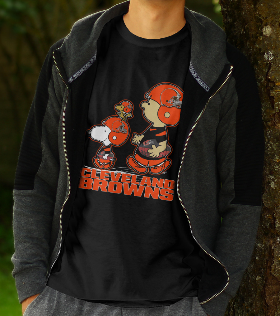 Snpfootball CLEVELAND BROWNS Peanuts Characters Football Helmets T-Shirt