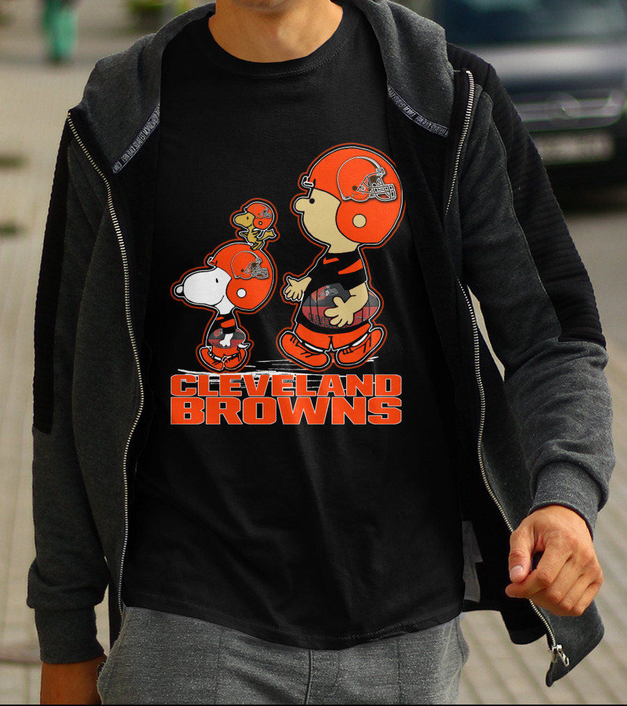 Snpfootball CLEVELAND BROWNS Peanuts Characters Football Helmets T-Shirt