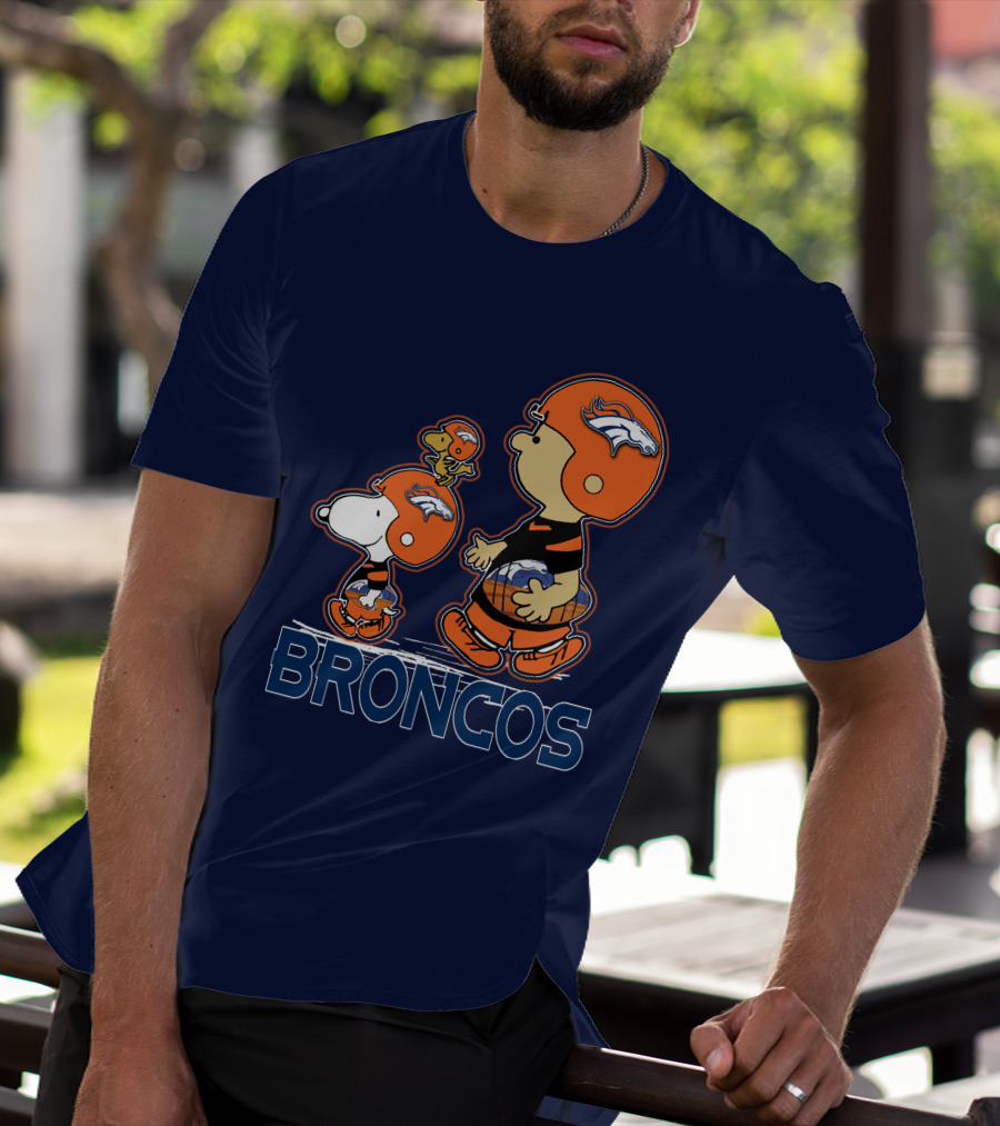 Snpfootball Denver Broncos Peanuts Characters Helmet T-Shirt