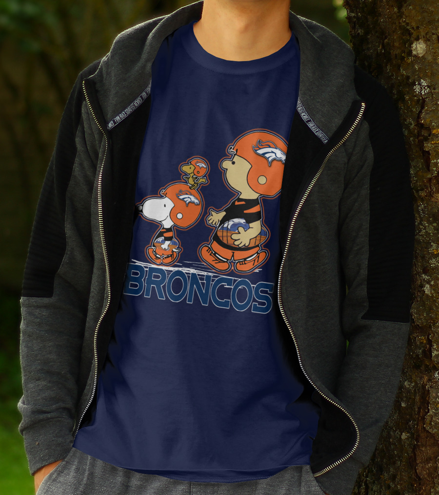 Snpfootball Denver Broncos Peanuts Characters Helmet T-Shirt