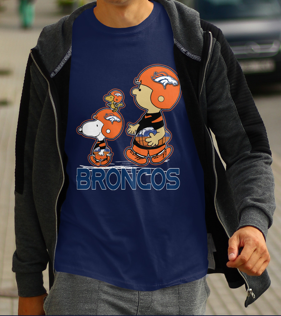 Snpfootball Denver Broncos Peanuts Characters Helmet T-Shirt