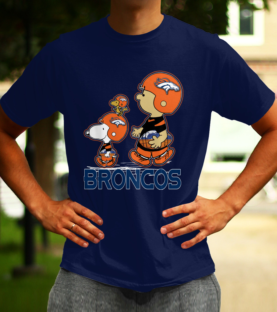 Snpfootball Denver Broncos Peanuts Characters Helmet T-Shirt