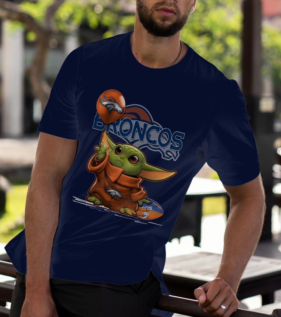 Yoda V1 Denver Broncos Alien Holding Balloon And Football T-Shirt
