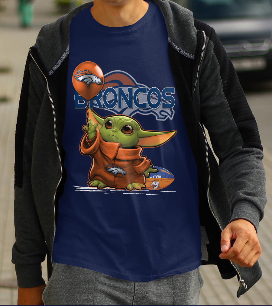 Yoda V1 Denver Broncos Alien Holding Balloon And Football T-Shirt