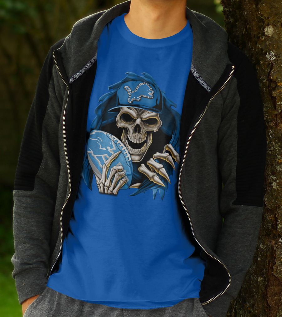 Skullbong Detroit Lions Skeleton Holding Football In Detroit Lions Cap T-Shirt