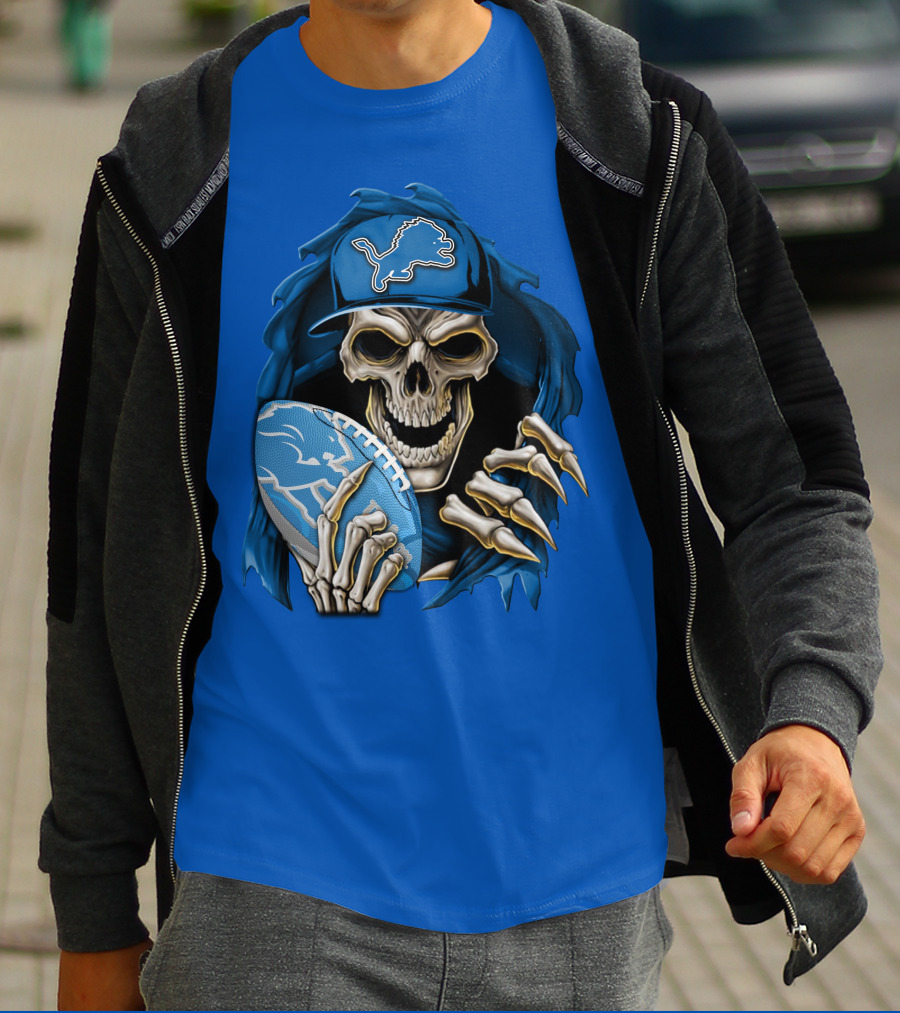 Skullbong Detroit Lions Skeleton Holding Football In Detroit Lions Cap T-Shirt
