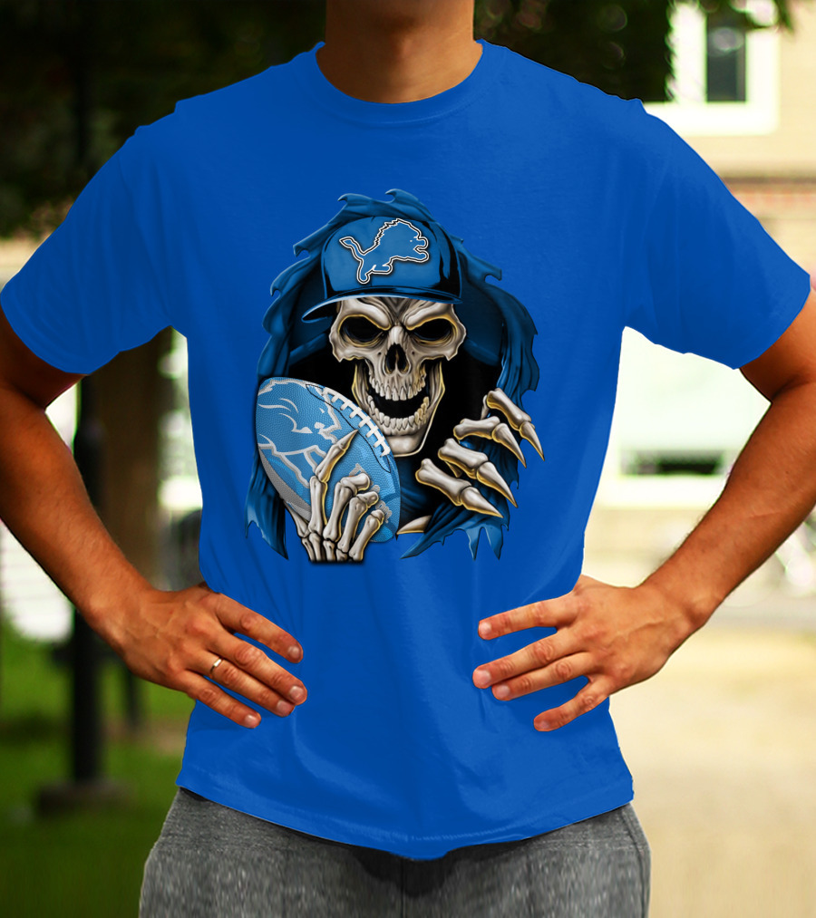 Skullbong Detroit Lions Skeleton Holding Football In Detroit Lions Cap T-Shirt