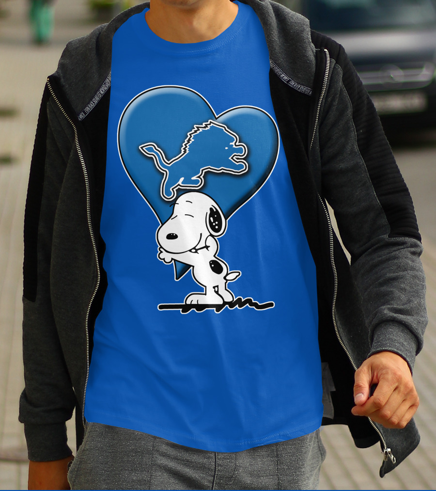 Snp DETROIT LIONS Blue Heart Snoopy Hugging Lion T-Shirt