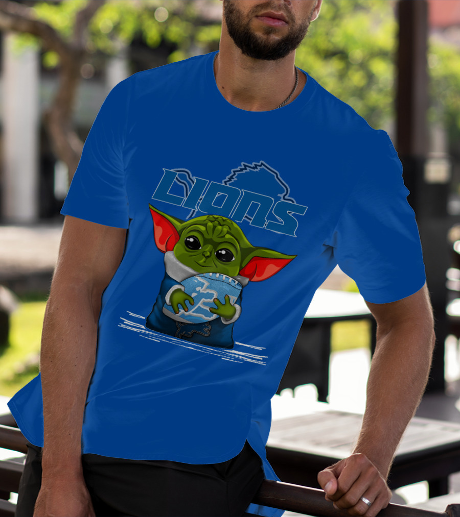 Yoda Holding Football DETROIT LIONS T-Shirt