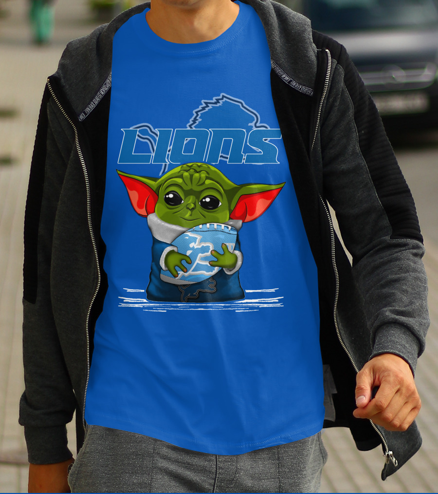 Yoda Holding Football DETROIT LIONS T-Shirt