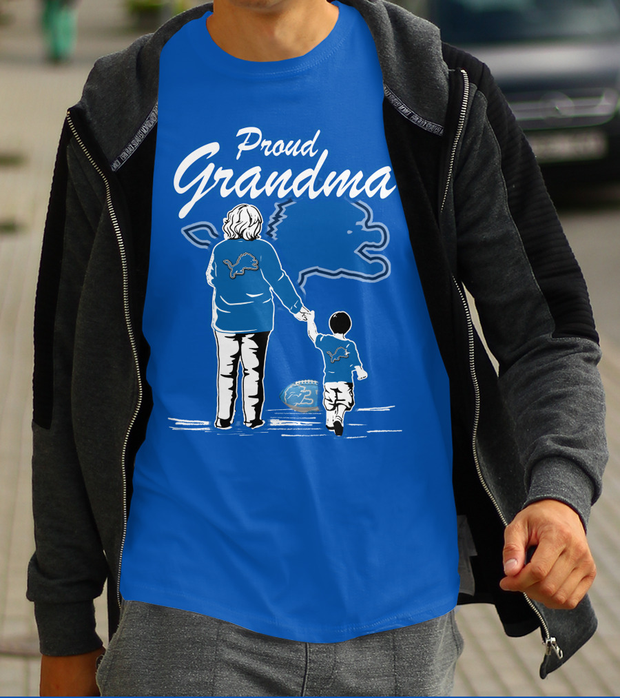 Proud Grandma Detroit Lions Fan With Child And Football With Lion T-Shirt