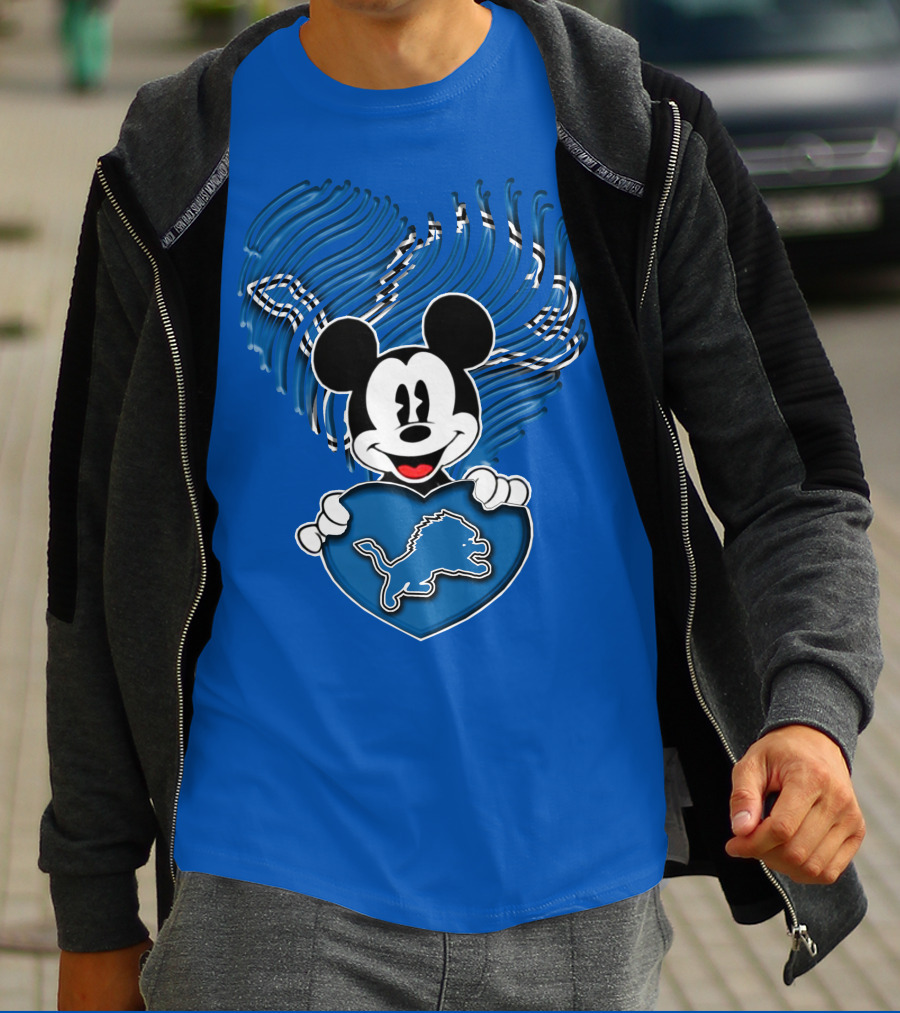 Mick Holding Heart Detroit Lions T-Shirt