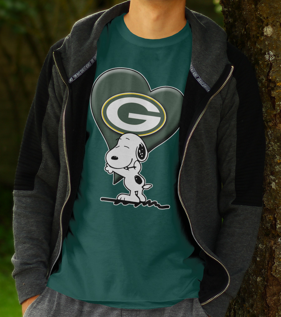 Snoopy Hugging Heart With Green Bay Packers T-Shirt