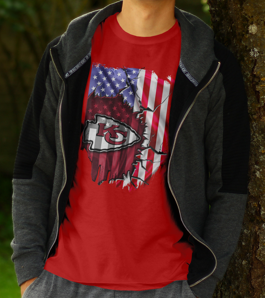 Kansas City Chiefs Logo With American Flag Background T-Shirt