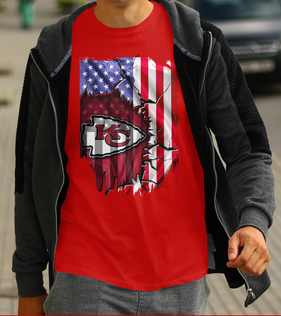 Kansas City Chiefs Logo With American Flag Background T-Shirt