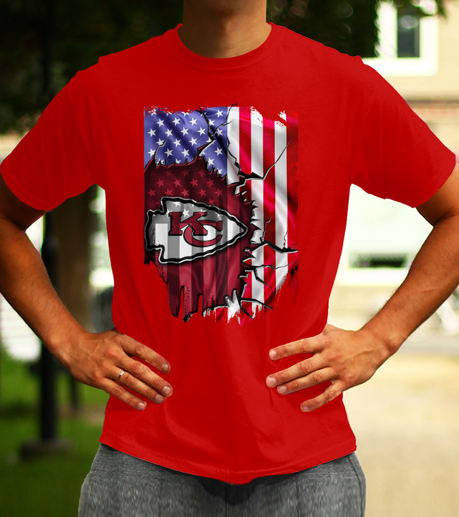 Kansas City Chiefs Logo With American Flag Background T-Shirt