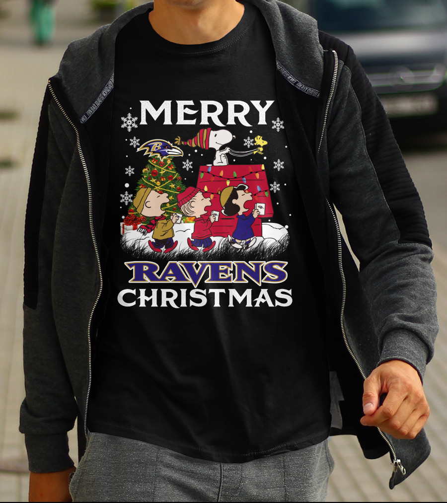 Baltimore Ravens Snoopy Merry Christmas Peanuts Lucy Linus Woodstock T-Shirt