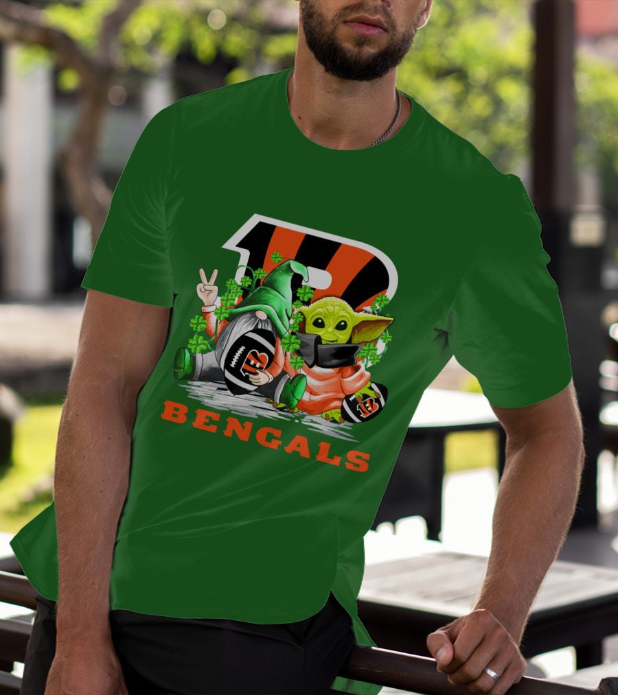 Cincinnati Bengals St. Patrick's Day Gnome And Baby Yoda Football T-Shirt