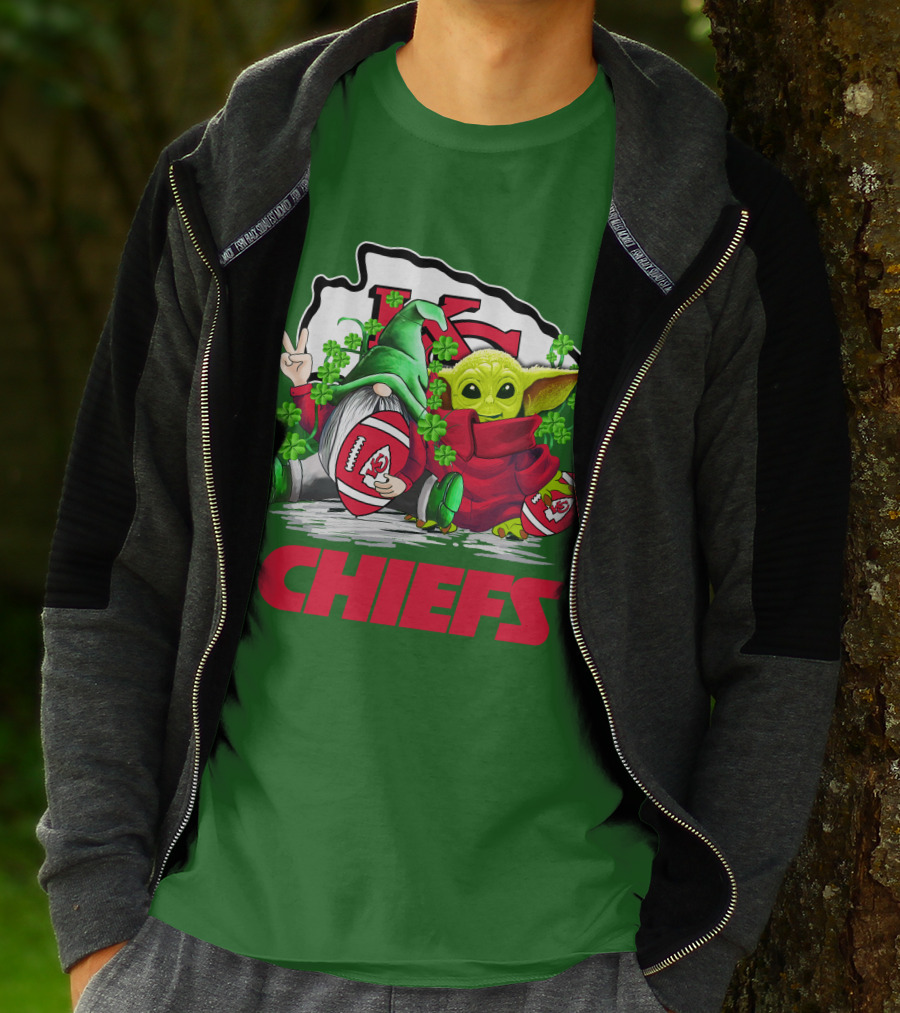 Kansas City Chiefs St. Patrick's Day Football Gnome And Baby Alien T-Shirt