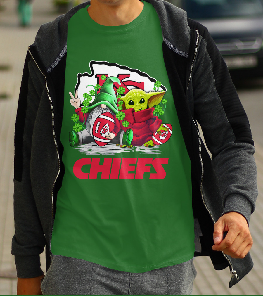 Kansas City Chiefs St. Patrick's Day Football Gnome And Baby Alien T-Shirt