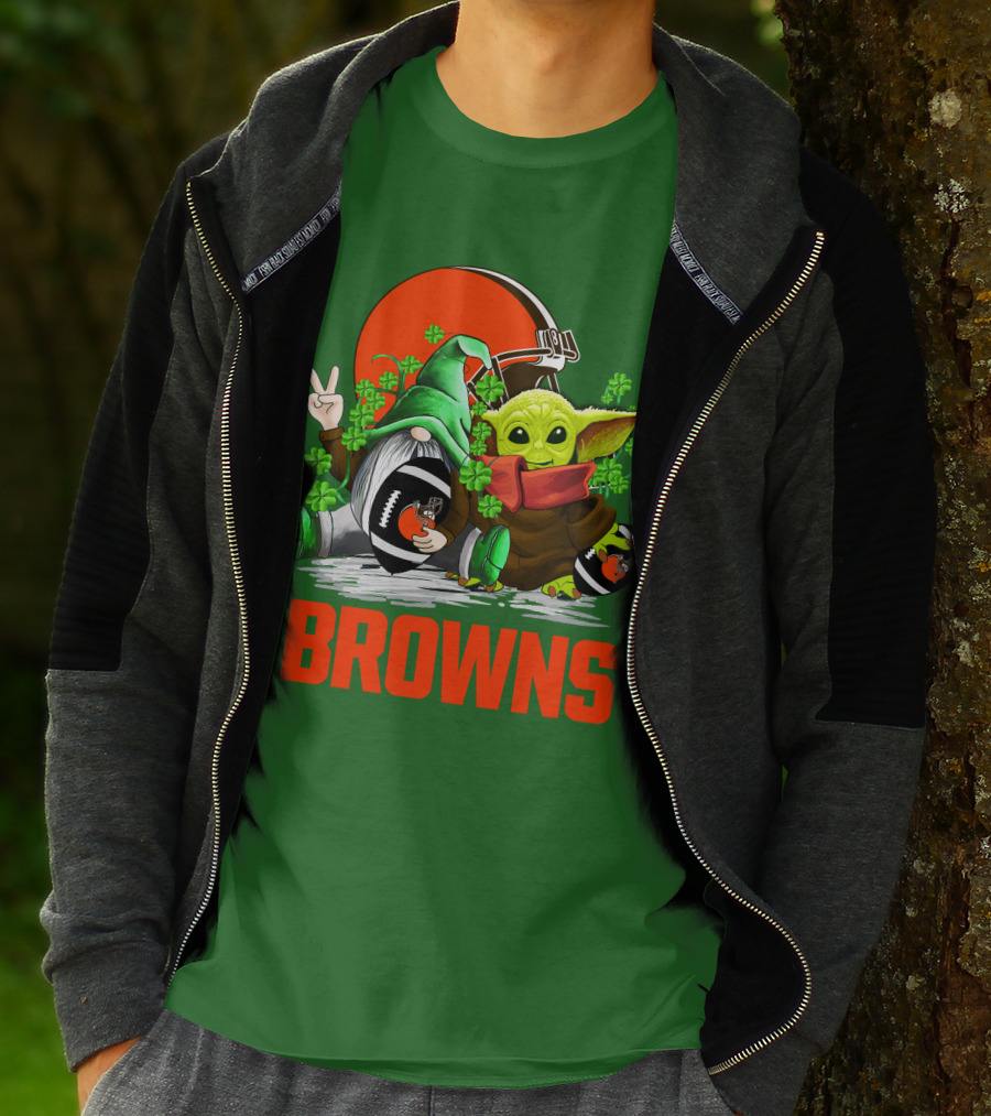 Cleveland Browns Football St. Patrick's Day Gnome And Baby Yoda T-Shirt