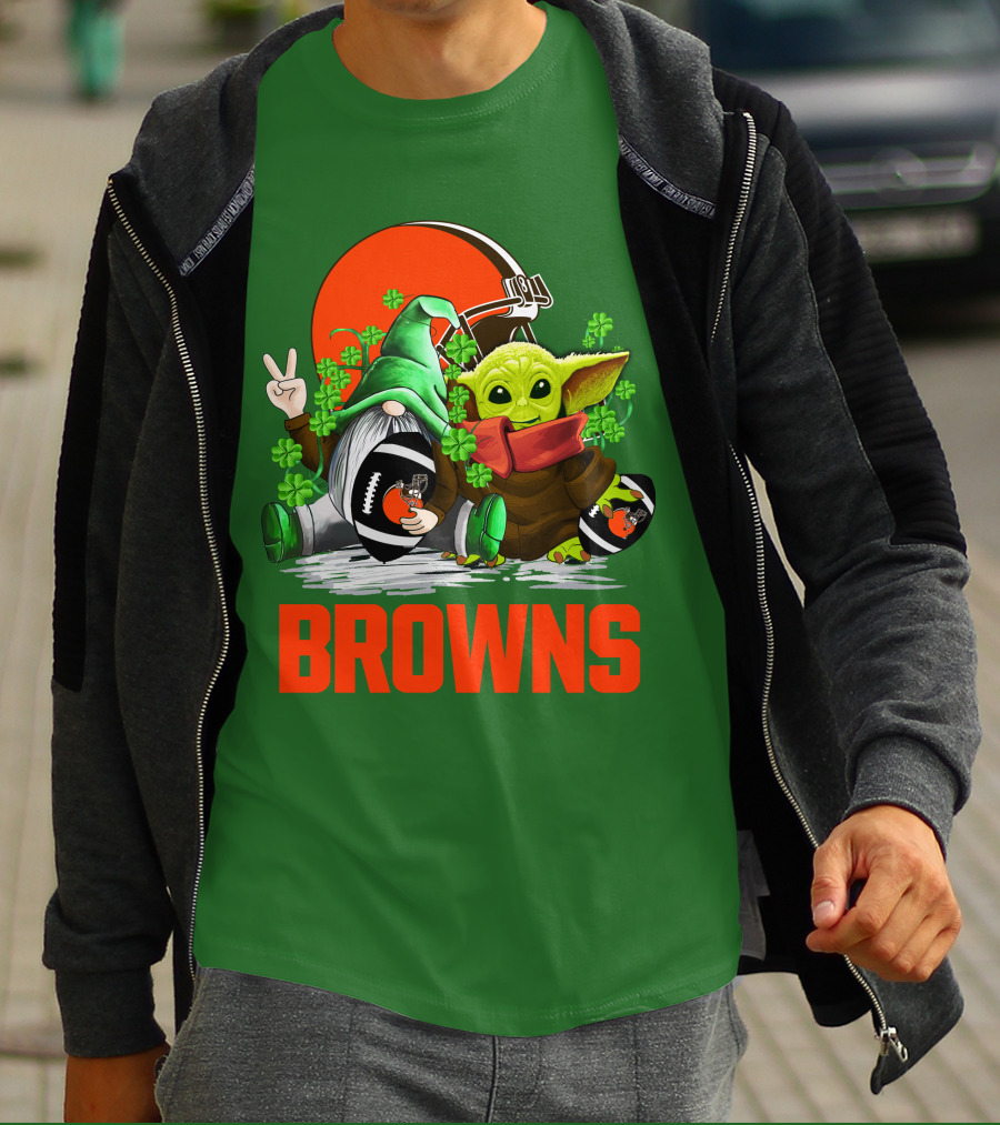 Cleveland Browns Football St. Patrick's Day Gnome And Baby Yoda T-Shirt