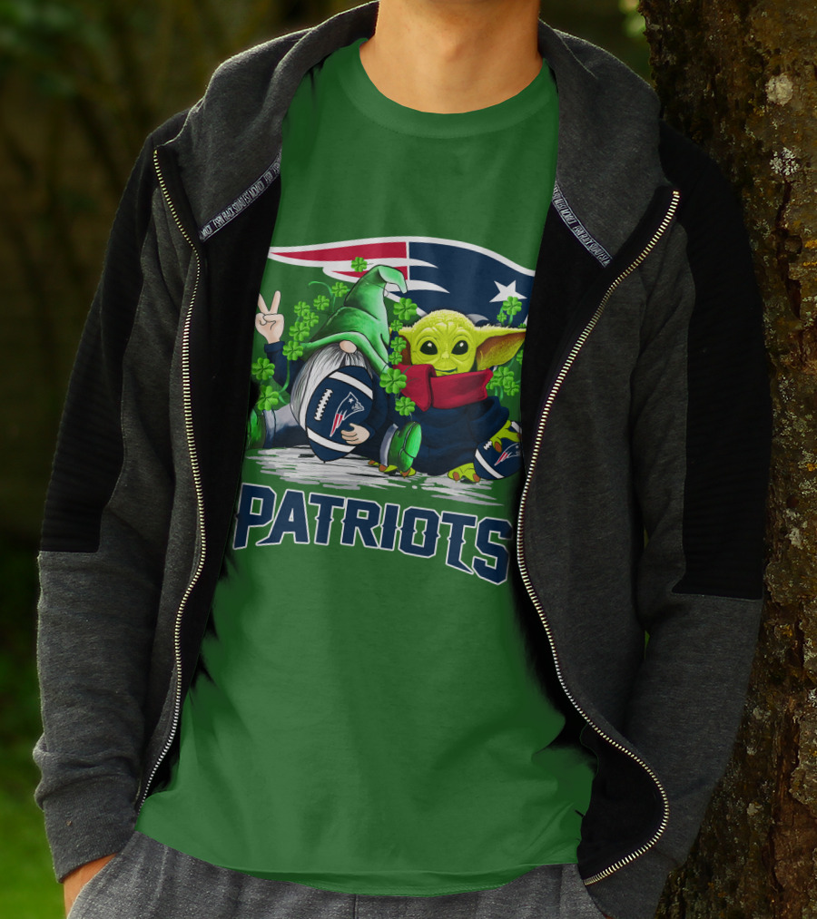 New England Patriots St. Patrick's Day Gnome And Green Alien Football T-Shirt