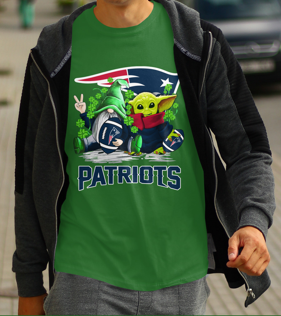 New England Patriots St. Patrick's Day Gnome And Green Alien Football T-Shirt