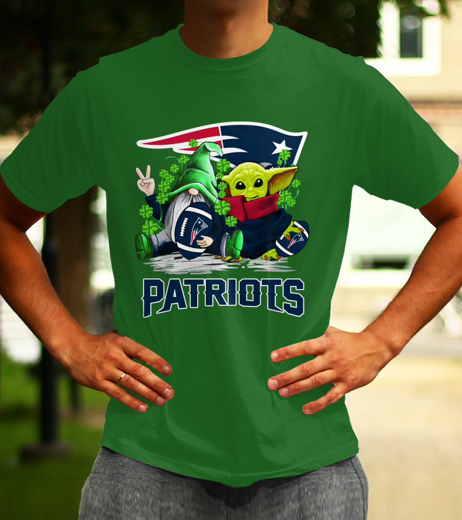 New England Patriots St. Patrick's Day Gnome And Green Alien Football T-Shirt
