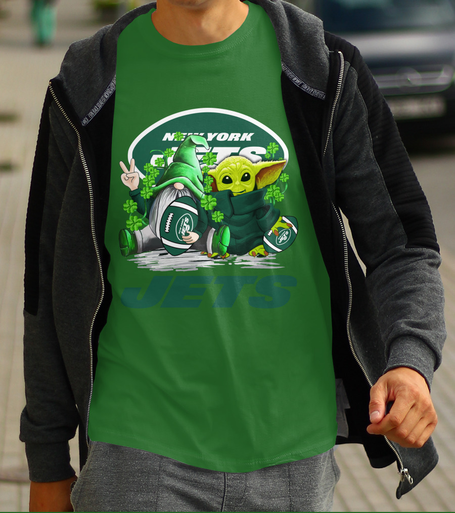 New York Jets Football St. Patrick's Day Baby Yoda And Gnome With Shamrocks T-Shirt