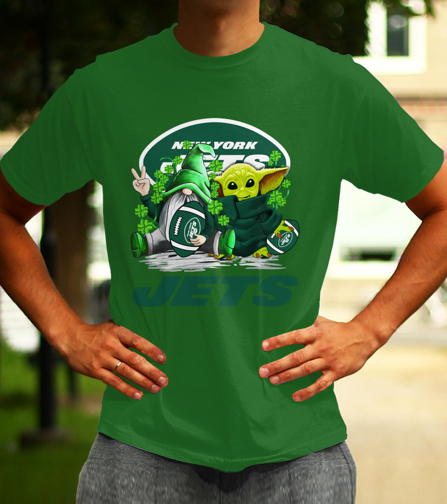 New York Jets Football St. Patrick's Day Baby Yoda And Gnome With Shamrocks T-Shirt