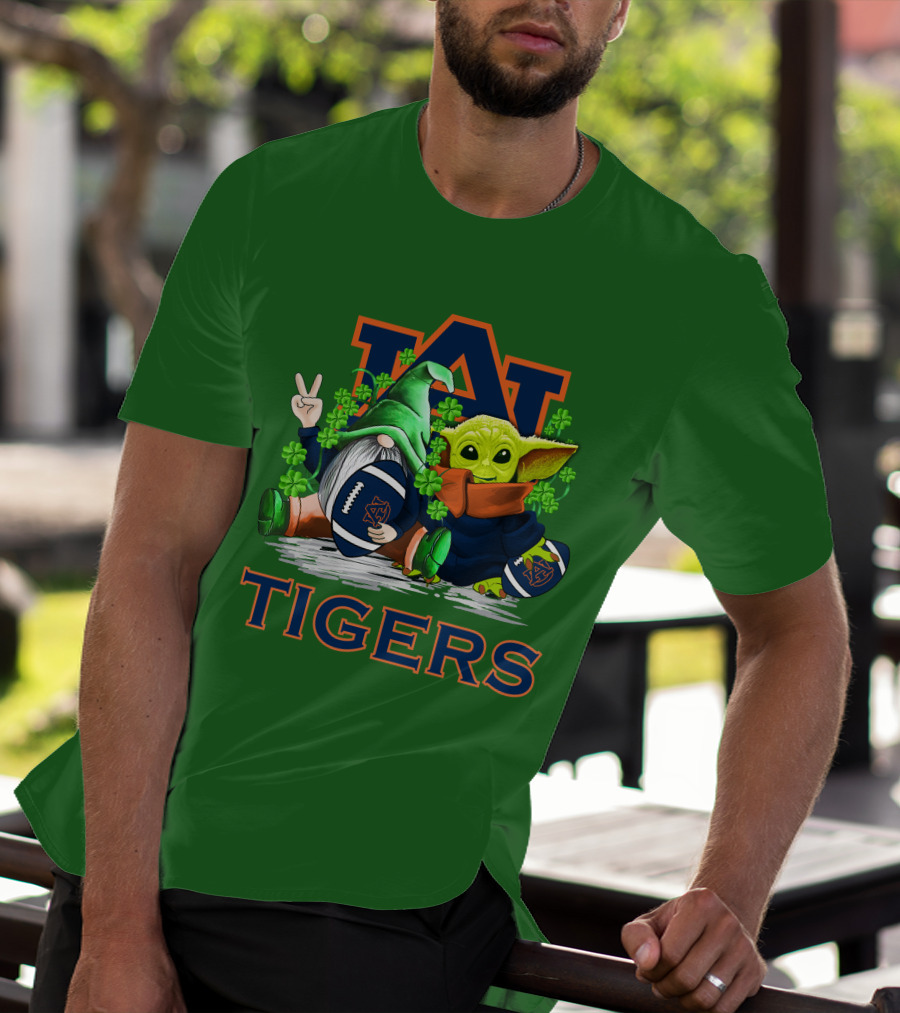 Auburn Tigers St. Patrick’s Day Football Gnome And Yoda Fan T-Shirt