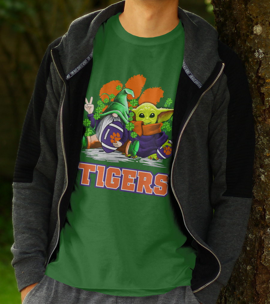 Clemson Tigers St. Patrick’s Day Football Gnome And Baby Yoda T-Shirt