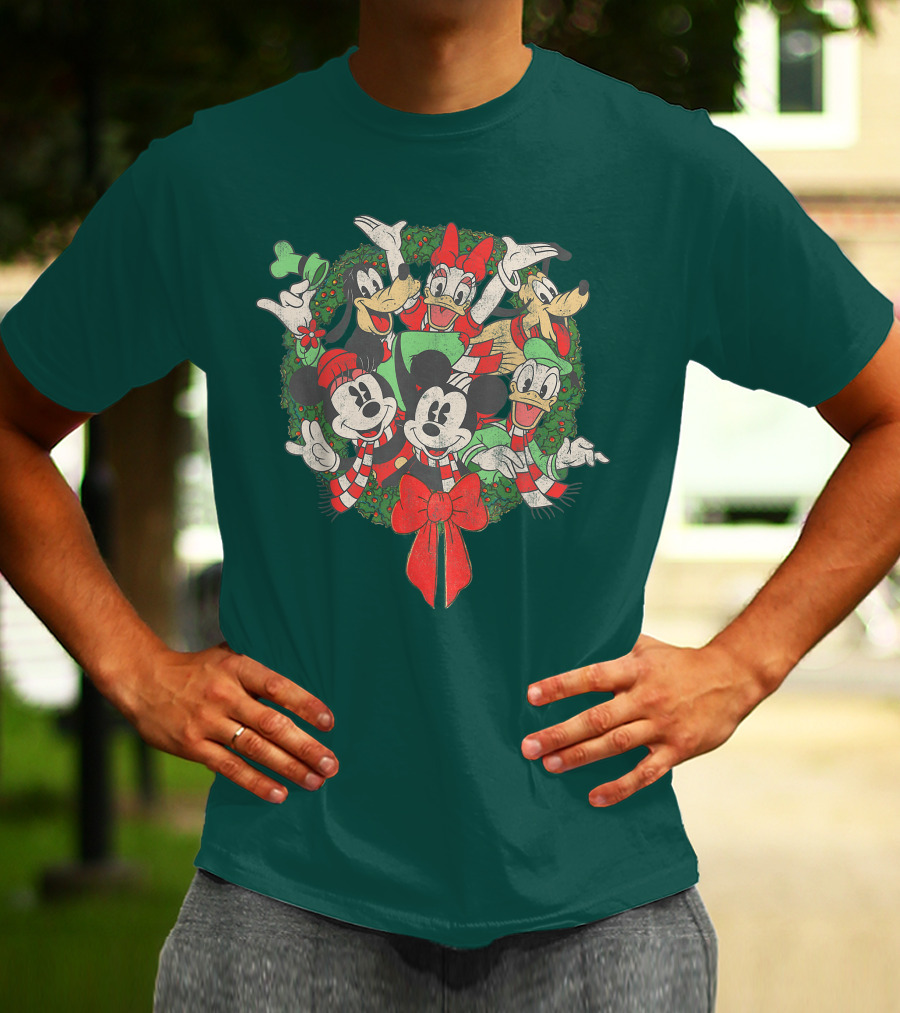 Disney Holiday Wreath Mickey Minnie Goofy Pluto Donald Christmas T-Shirt