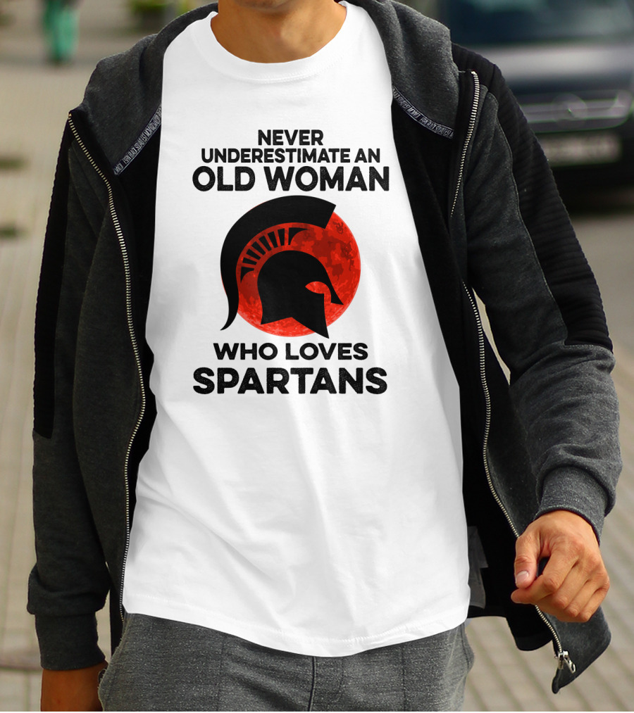 Never Underestimate An Old Woman Who Loves Michigan State Spartans T-Shirt