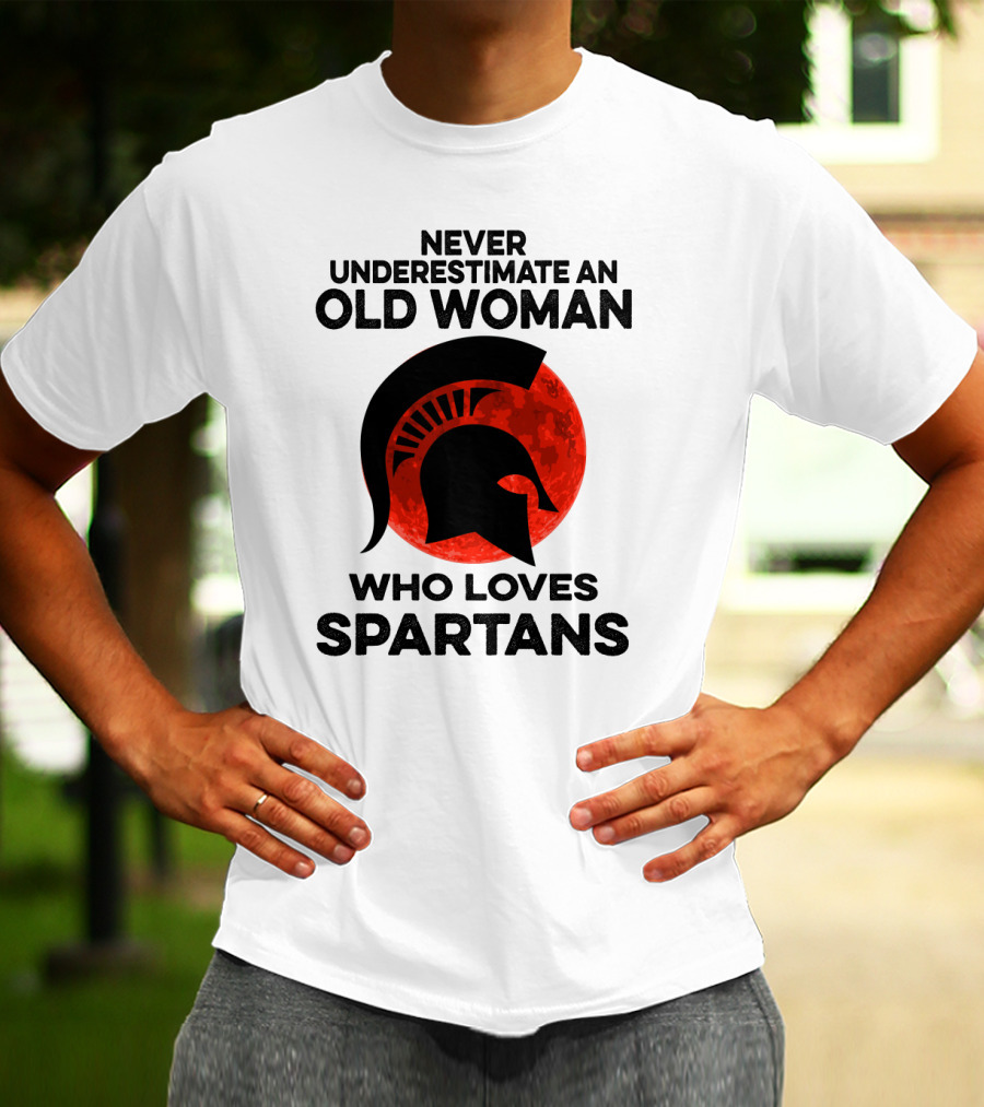 Never Underestimate An Old Woman Who Loves Michigan State Spartans T-Shirt