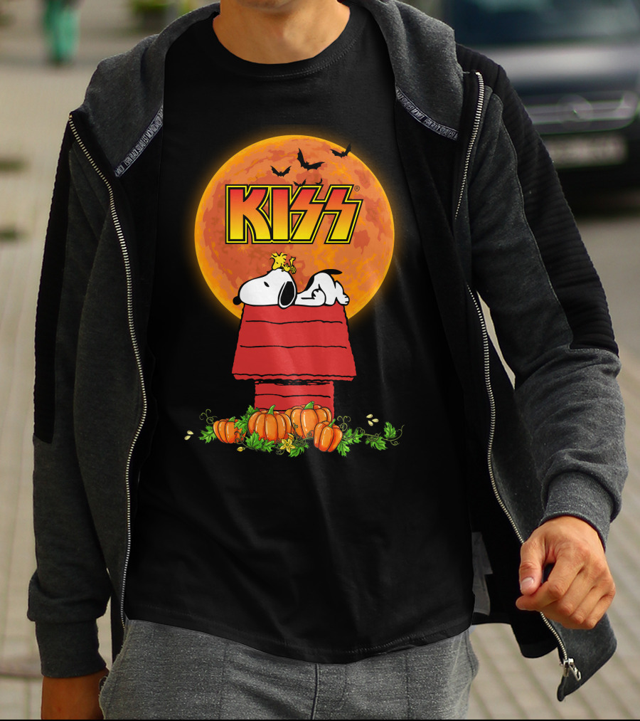 Kiss Halloween Snoopy Peanuts Moon Pumpkins T-Shirt