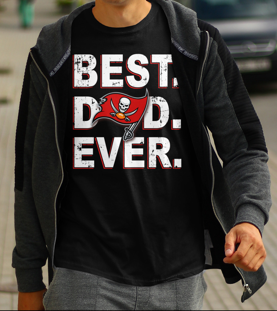 Best Dad Ever Buccaneers Flag Skull Football T-Shirt