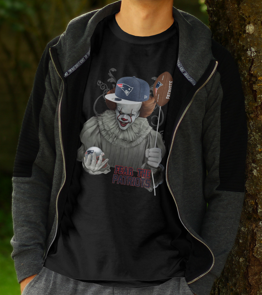 Pennywise Holding New England Patriots Football And Cap Fear The Patriots T-Shirt